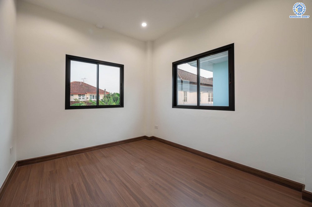 บ้านมือสองตกแต่งใหม่ โครงการ บุรีรมย์ วัดพระเงิน เนื้อที่ 36.3 ตร.ว. ฟังก์ชัน 3 ห้องนอน 2 ห้องน้ำ 1 ที่จอดรถ พื้นที่ใช้สอยกว้างขวาง เดินทางสะดวกสบาย บนทำเลเชื่อมต่อถนนกาญจนาภิเษก ใกล้เซ็นทรัลเวสต์เกต โครงการรถไฟฟ้าสายสีม่วง "สถานีตลาดบางใหญ่" และทางด่วน "ศรีรัช"